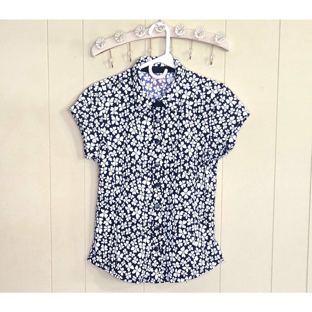 Kinona Golf Blue and White Floral Top Size Small